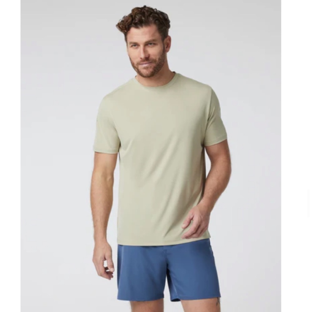 Vuori Men's Large Terra Run Tee T-Shirt Winter Pear Green NWT Running Stretch - Picture 9 of 9